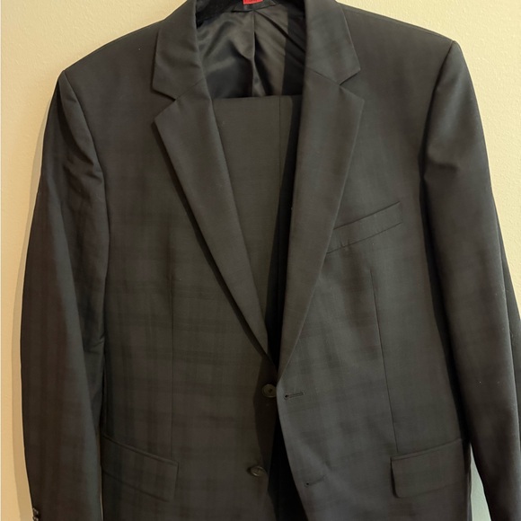 Hugo Boss Charcoal Men's Suit